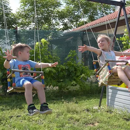 Vila Lily Szálloda *