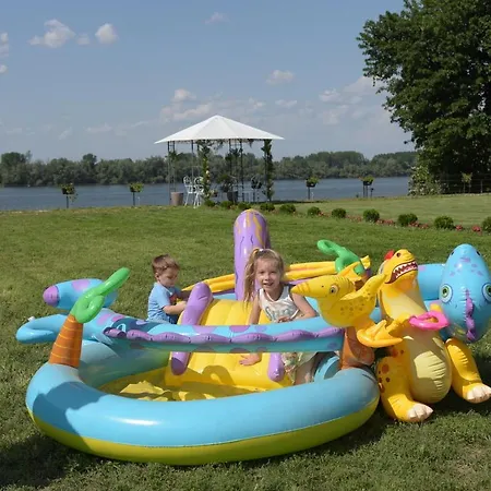 Vila Lily Szálloda *